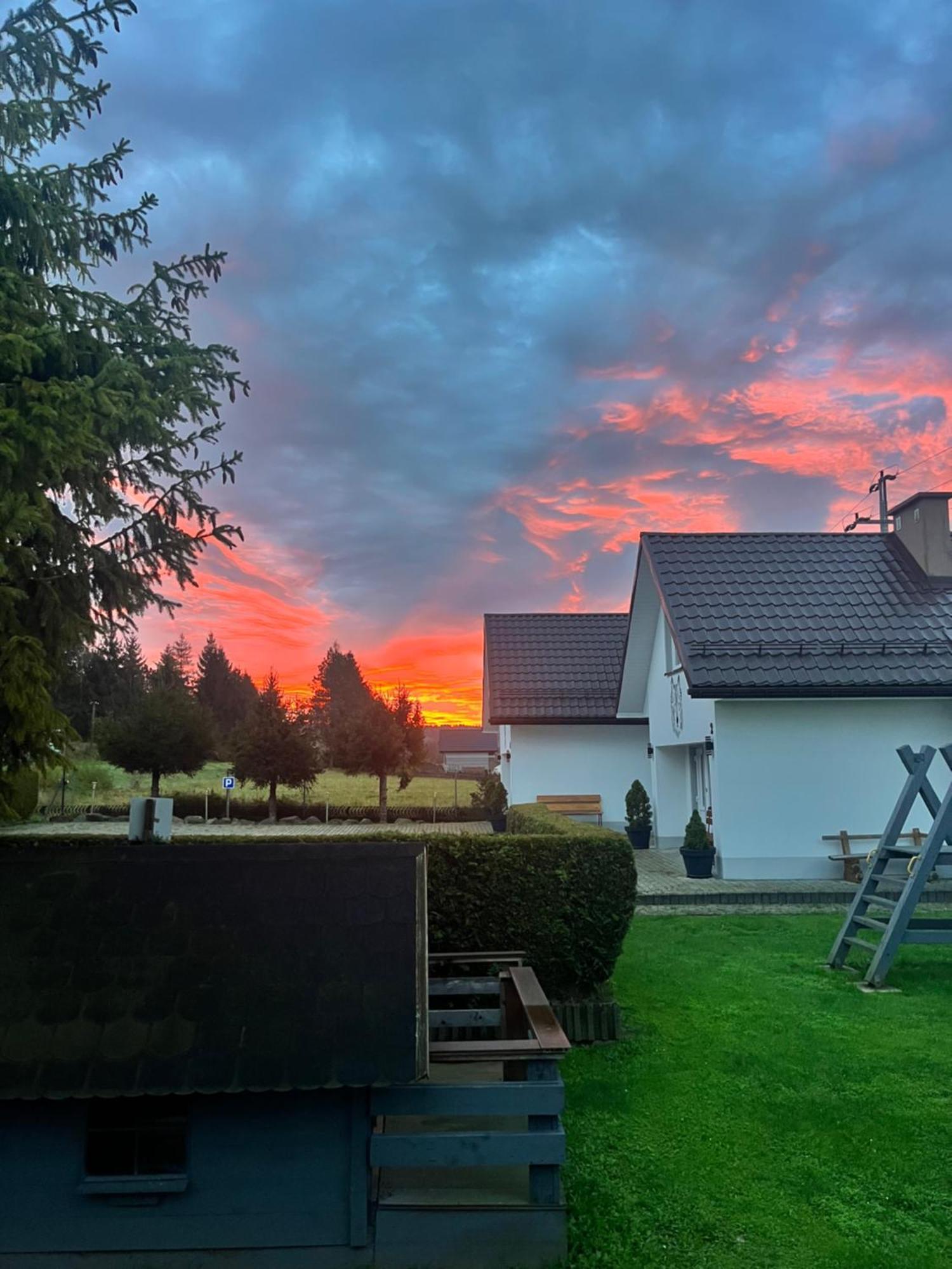 Domki Nad Stawem Uherce Uherce Mineralne Exterior foto